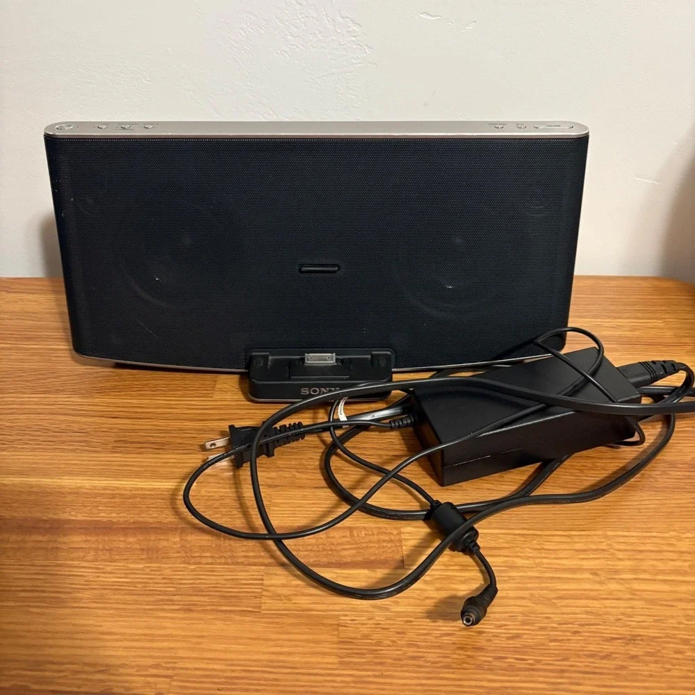 Sony Personal Audio Docking‎ System RDP-X200iP Bluetooth 30-Pin Speaker Black